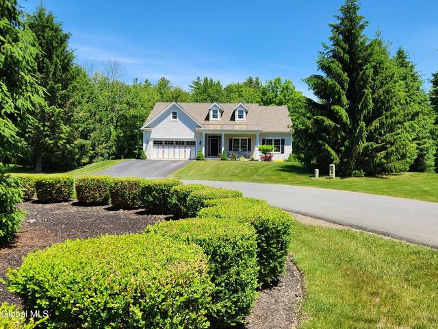 14 Westfall Ct, Averill Park, NY 12018