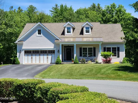 14 Westfall Ct, Averill Park, NY 12018