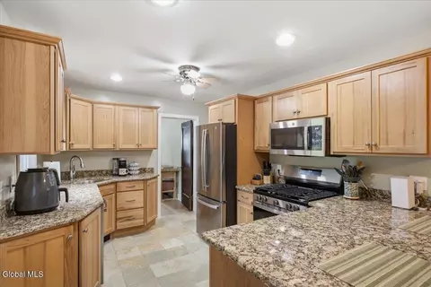 Kitchen - 113 Gordon Rd, Schenectady, NY 12306 photo 2 of 4