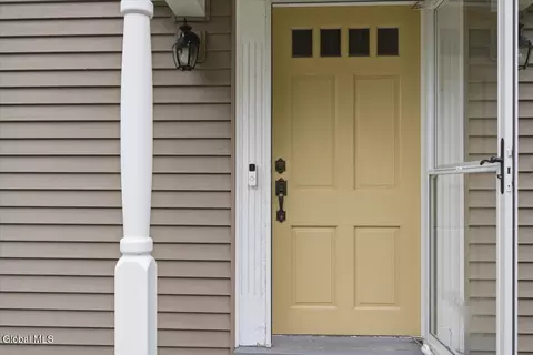Entry Way - 113 Gordon Rd, Schenectady, NY 12306 photo 1 of 2
