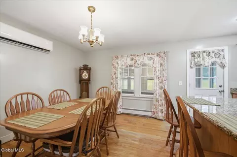 Dining - 113 Gordon Rd, Schenectady, NY 12306 photo 2 of 3