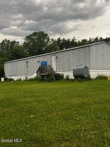 32 Clarence Oliver Ln, Willsboro, NY 12996