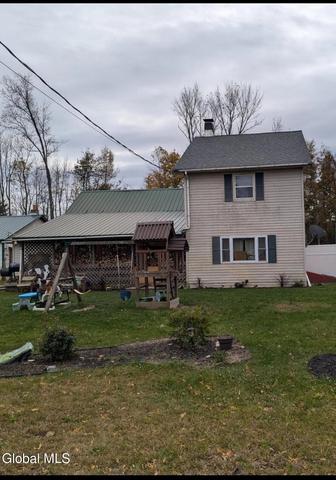 38 Clarence Oliver Ln, Willsboro, NY 12996
