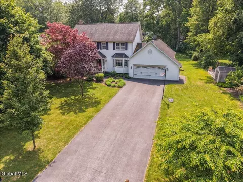 3 Cindy Ln, Clifton Park, NY 12065 photo 5