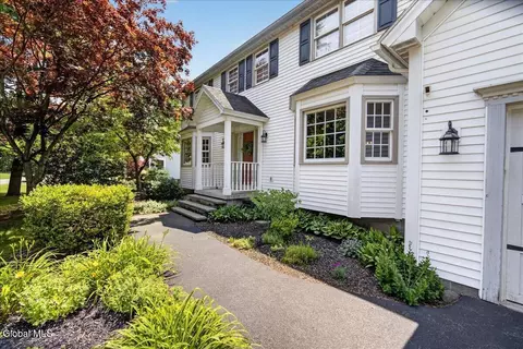 3 Cindy Ln, Clifton Park, NY 12065 photo 1