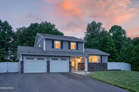 60 Denison Rd, Schenectady, NY 12309