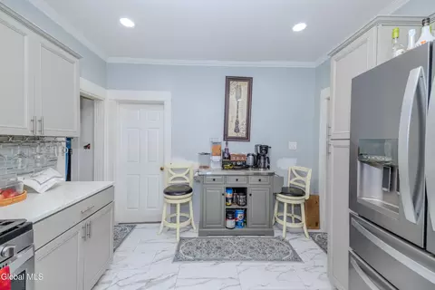 Entry Way - 22 Elder St, Schenectady, NY 12304 photo 8 of 9