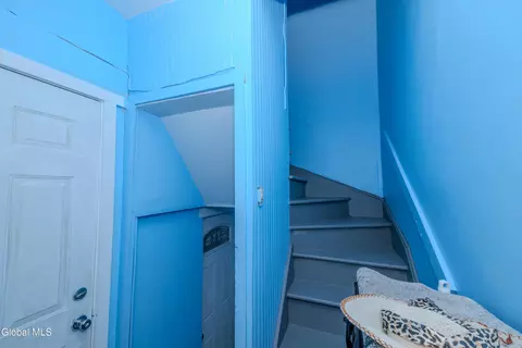 Entry Way - 22 Elder St, Schenectady, NY 12304 photo 7 of 9