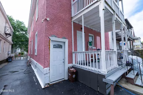 Exterior - 22 Elder St, Schenectady, NY 12304 photo 4 of 11