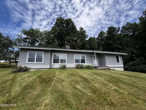231 Beechwood Rd, Hoosick Falls, NY 12090