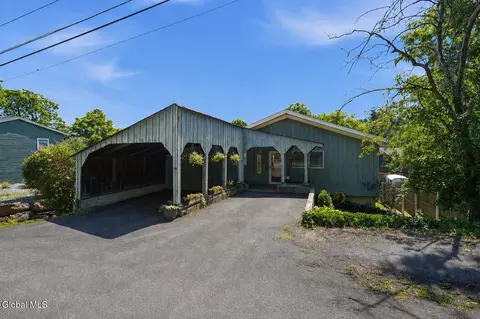 1074 Main St, Saugerties, NY 12477