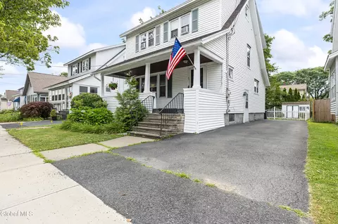 55 Edgecomb St, Albany, NY 12209