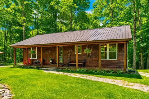 286 Severine Ln, Glen, NY 12072