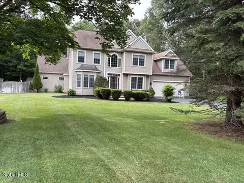 39 Brookside Dr, Saratoga Springs, NY 12866