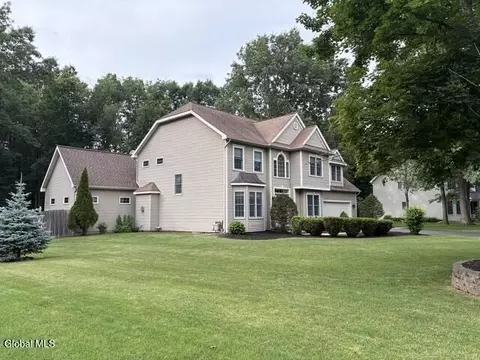 39 Brookside Dr, Saratoga Springs, NY 12866 photo 3