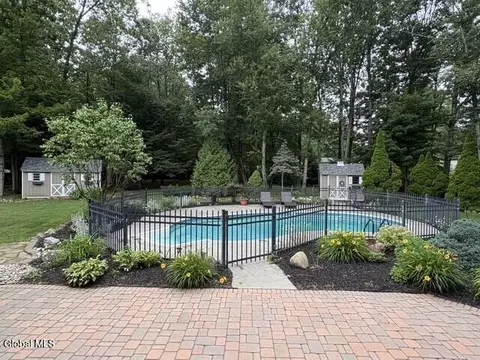 39 Brookside Dr, Saratoga Springs, NY 12866 photo 5