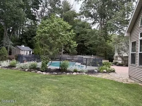 39 Brookside Dr, Saratoga Springs, NY 12866 photo 8