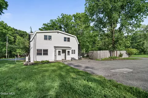 140 Blue Barns Rd, Rexford, NY 12148