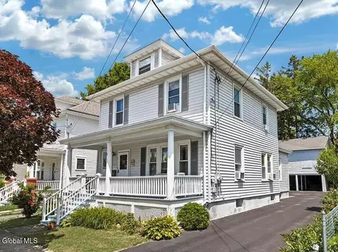 10 Oakwood Blvd, Hudson, NY 12534