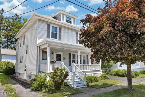 10 Oakwood Blvd, Hudson, NY 12534