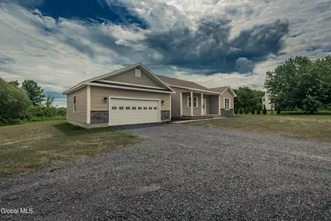 105 Jady Ln, Tribes Hill, NY 12177