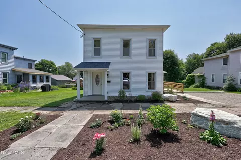 18 Chestnut St, Schuylerville, NY 12871