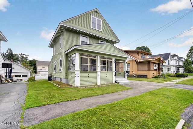 11 Monroe St, Gloversville, NY 12078