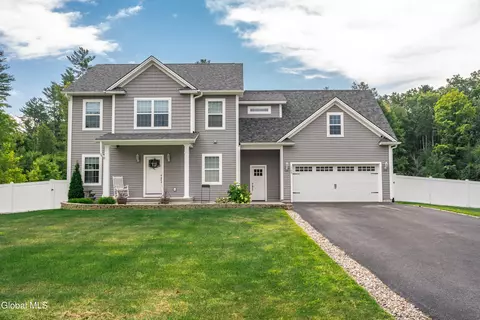 105 Old Bend Rd, Fort Edward, NY 12828