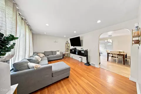 1209 Mader St, Schenectady, NY 12308 photo 3