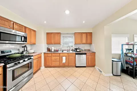 1209 Mader St, Schenectady, NY 12308 photo 9