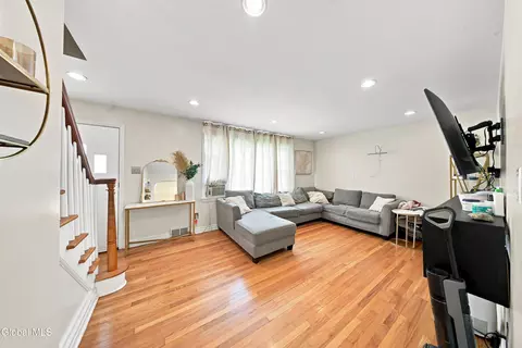 1209 Mader St, Schenectady, NY 12308 photo 7