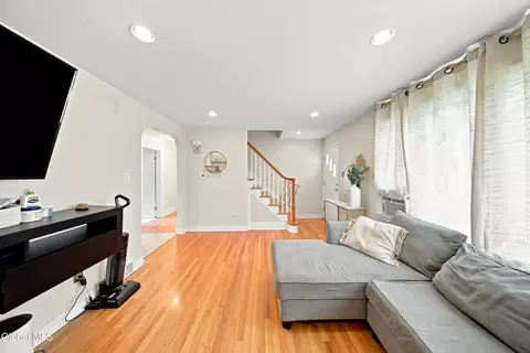 1209 Mader St, Schenectady, NY 12308 photo 5