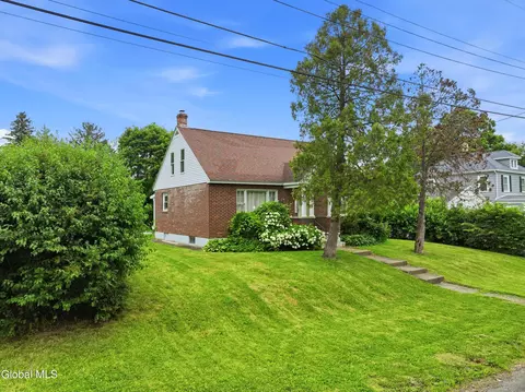 1209 Mader St, Schenectady, NY 12308 photo 2