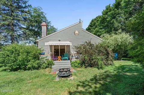 Exterior - 102 Marson Ave, Glenville, NY 12302 photo 5 of 15