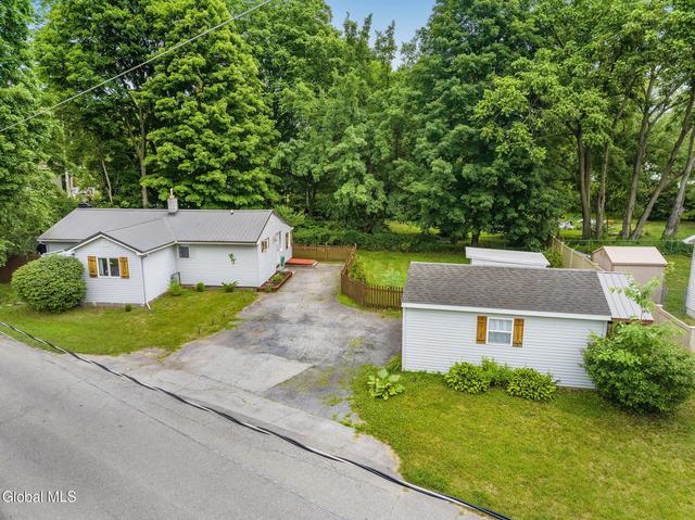 10 Kidder Ln, Glens Falls, NY 12801