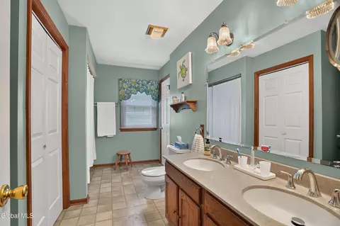 Bath - 3059 E Old State Rd, Schenectady, NY 12303 photo 2 of 3