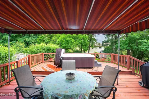 Exterior - 3059 E Old State Rd, Schenectady, NY 12303 photo 9 of 13
