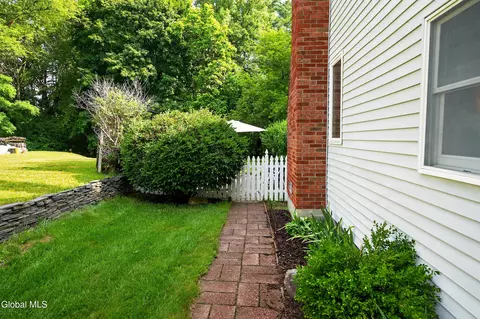 Exterior - 3059 E Old State Rd, Schenectady, NY 12303 photo 4 of 13