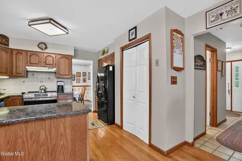 Entry Way - 3059 E Old State Rd, Schenectady, NY 12303 photo 3 of 3