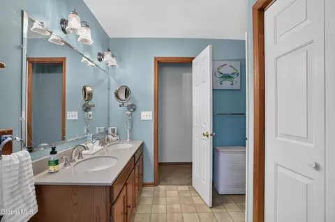 Bath - 3059 E Old State Rd, Schenectady, NY 12303 photo 3 of 3