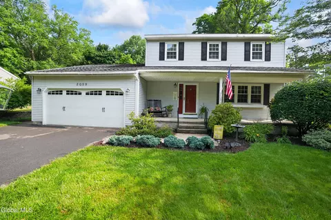 Exterior - 3059 E Old State Rd, Schenectady, NY 12303 photo 2 of 13