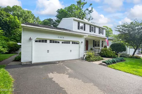 Exterior - 3059 E Old State Rd, Schenectady, NY 12303 photo 2 of 14