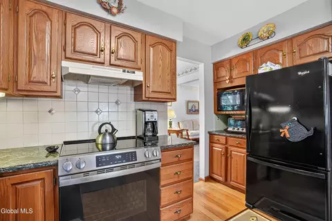 Kitchen - 3059 E Old State Rd, Schenectady, NY 12303 photo 3 of 4