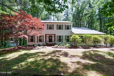 1 Birch Hill Ct, Ballston Lake, NY 12019