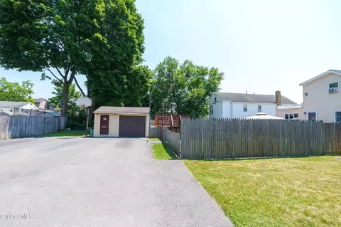 Exterior - 809 Thompson St, Schenectady, NY 12306 photo 5 of 10