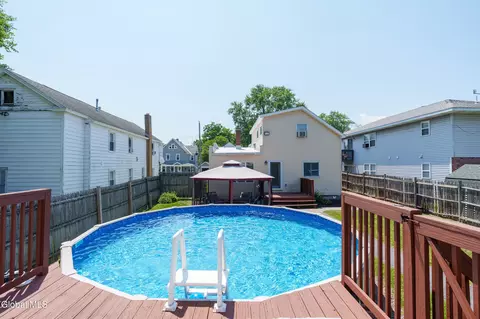 Exterior - 809 Thompson St, Schenectady, NY 12306 photo 10 of 10