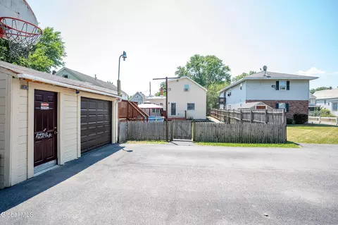 Exterior - 809 Thompson St, Schenectady, NY 12306 photo 7 of 10