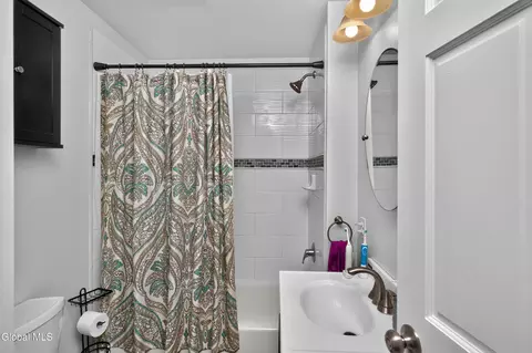 Bath - 809 Thompson St, Schenectady, NY 12306 photo 1 of 3