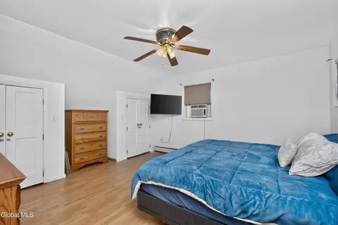 Bedroom - 809 Thompson St, Schenectady, NY 12306 photo 4 of 6