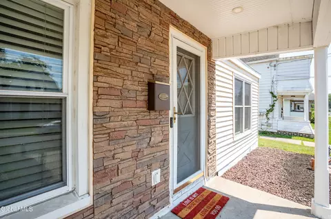 Exterior - 809 Thompson St, Schenectady, NY 12306 photo 3 of 10